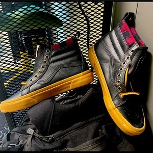 🎄 Vans High Top Shoes 🎄